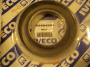 Uszczelniacz wału przód 90x10x70 