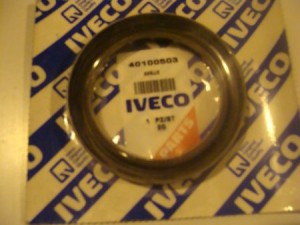 Uszczelniacz wału przód 65x85x13 